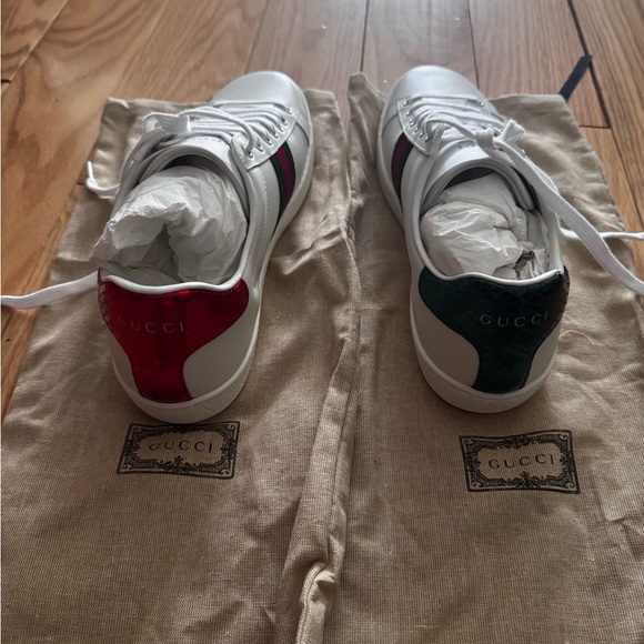Gucci - new Ace bee embroidered sneakers; size 41 (size 10.5/11) - Picture 3 of 7